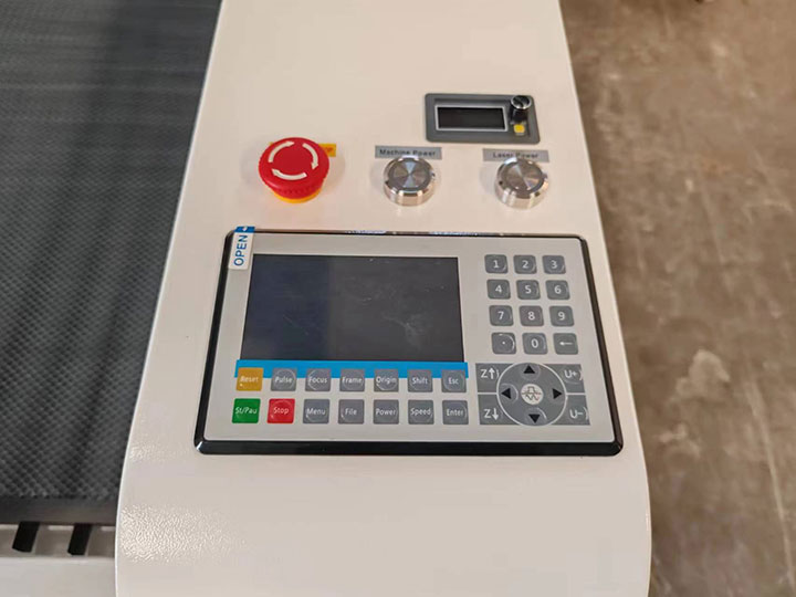 入門級(jí) CO2 業(yè)余愛好 適合初學(xué)者的激光切割機(jī)