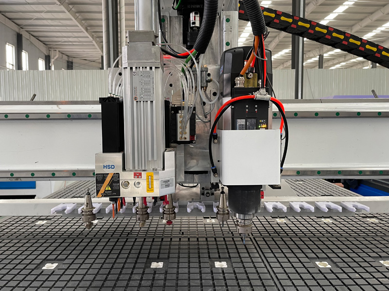 智能自動套料數(shù)控雕刻機，用于定制櫥柜