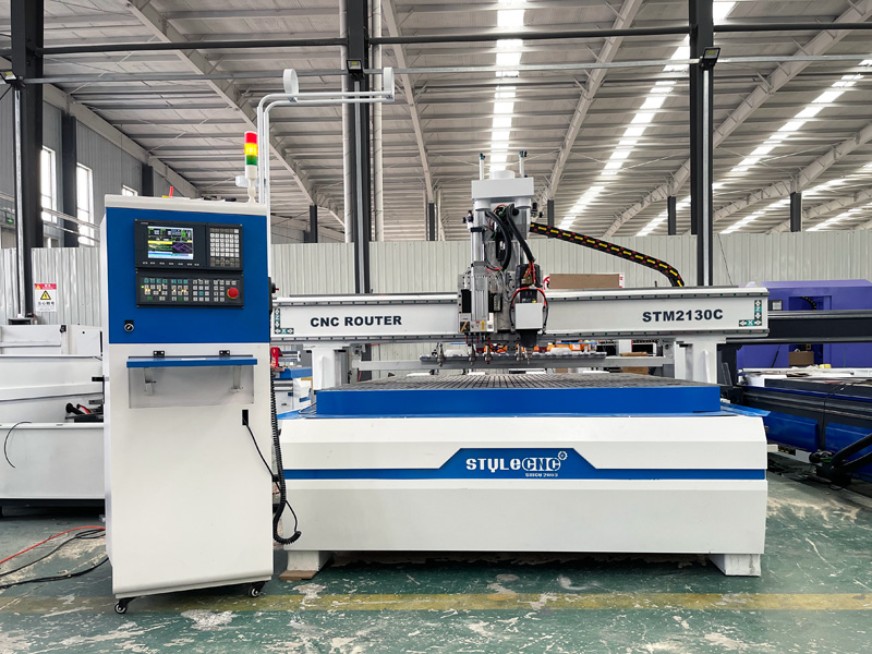 智能自動套料數(shù)控雕刻機，用于定制櫥柜