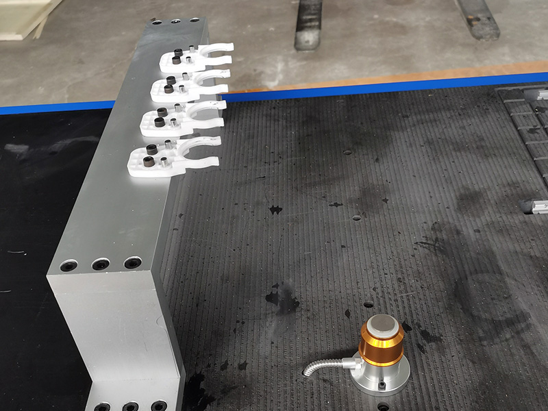 STG6090 帶第四旋轉(zhuǎn)軸的臺式數(shù)控鋁材雕刻機