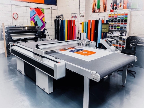 用于印刷、廣告、營銷的數(shù)字平板切割機(jī)